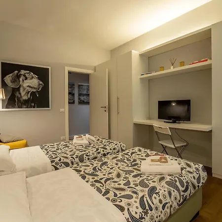 Fotofever Apt, Two Bedrooms With Air Conditioned In Elegant Shopping Area, Close To Vatican City Rom