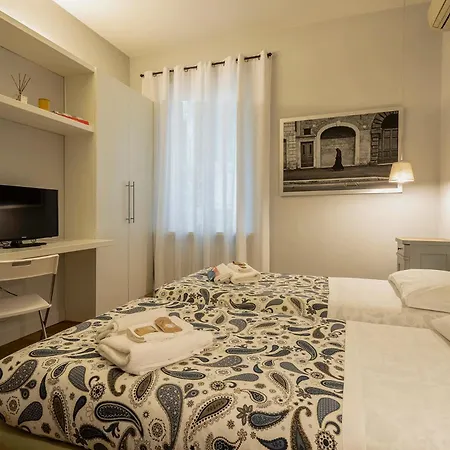 Fotofever Apt, Two Bedrooms With Air Conditioned In Elegant Shopping Area, Close To Vatican City