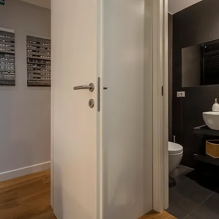 Fotofever Apt, Two Bedrooms With Air Conditioned In Elegant Shopping Area, Close To Vatican City *